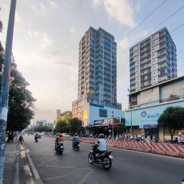 MẶT TIỀN, LẠC LONG QUÂN, GIÁ 4 TỶ 2 TL