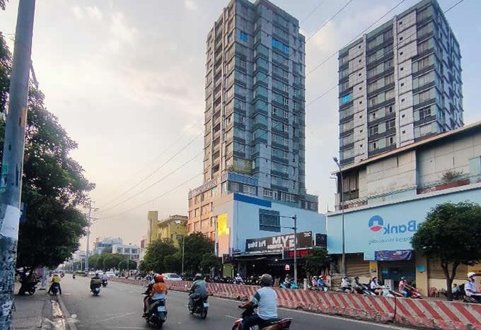 MẶT TIỀN, LẠC LONG QUÂN, GIÁ 4 TỶ 2 TL