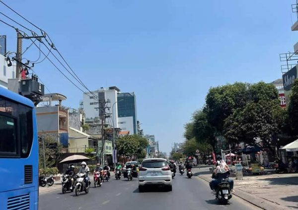 Nhà mặt tiền Cách Mạng Tháng 8 4m2x18