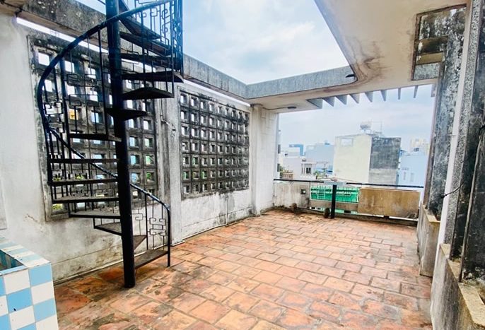 Nhà bán mặt tiền đường Lạc Long quận giá 15 tỷ